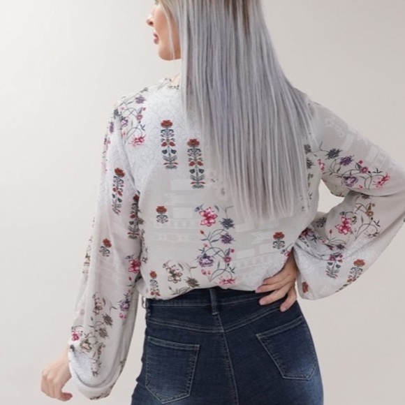 Cute Floral Bodysuit Blouse Long Wide Sleeve (NWT) - Picture 4 of 13